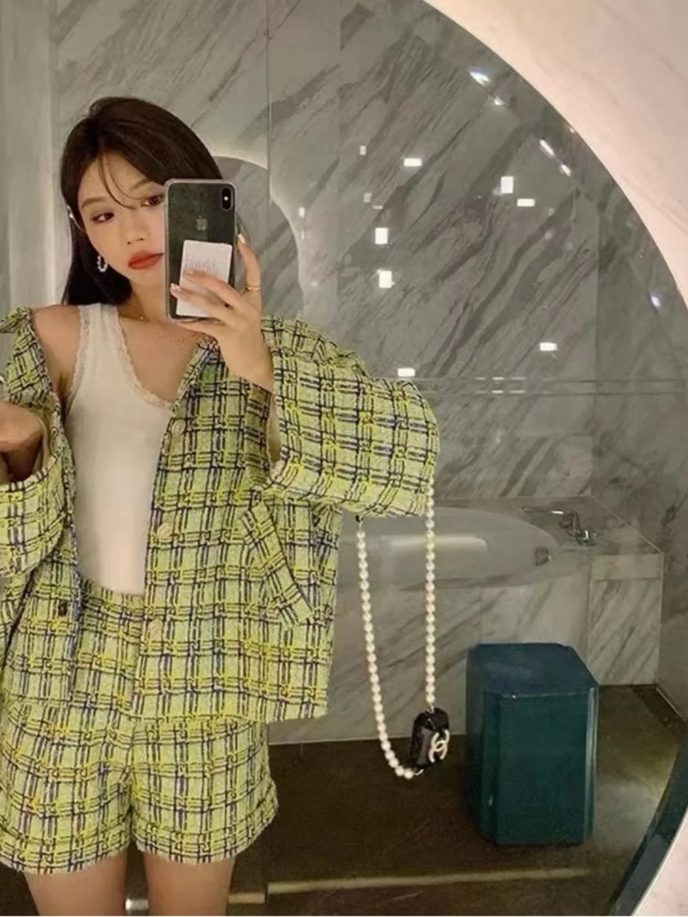 🚩steal Gucci Yellow and Navy Plaid High-Waist Bouclé Shorts - Picture 5 of 8